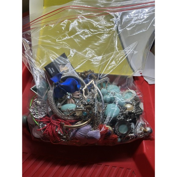 2.5lbs Of Jewelry For Repurpose lot - Picture 3 of 3